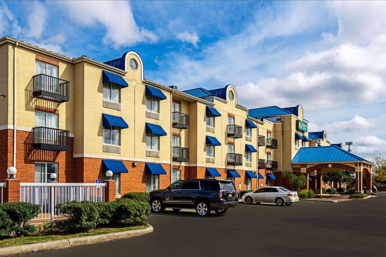 Quality Suites San Antonio Northeast Εξωτερικό φωτογραφία