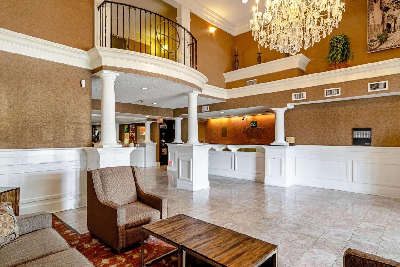 Quality Suites San Antonio Northeast Εξωτερικό φωτογραφία