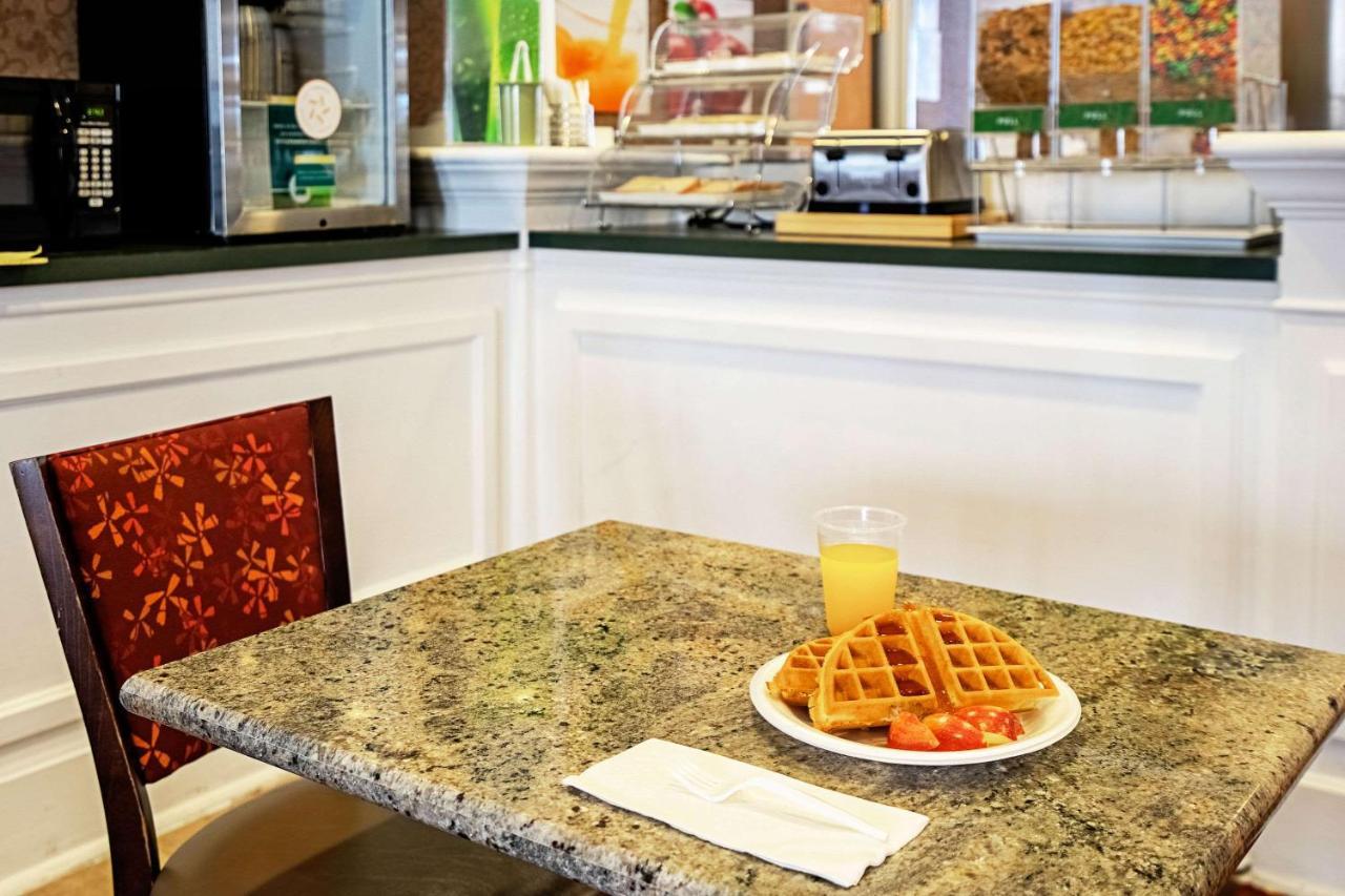 Quality Suites San Antonio Northeast Εξωτερικό φωτογραφία