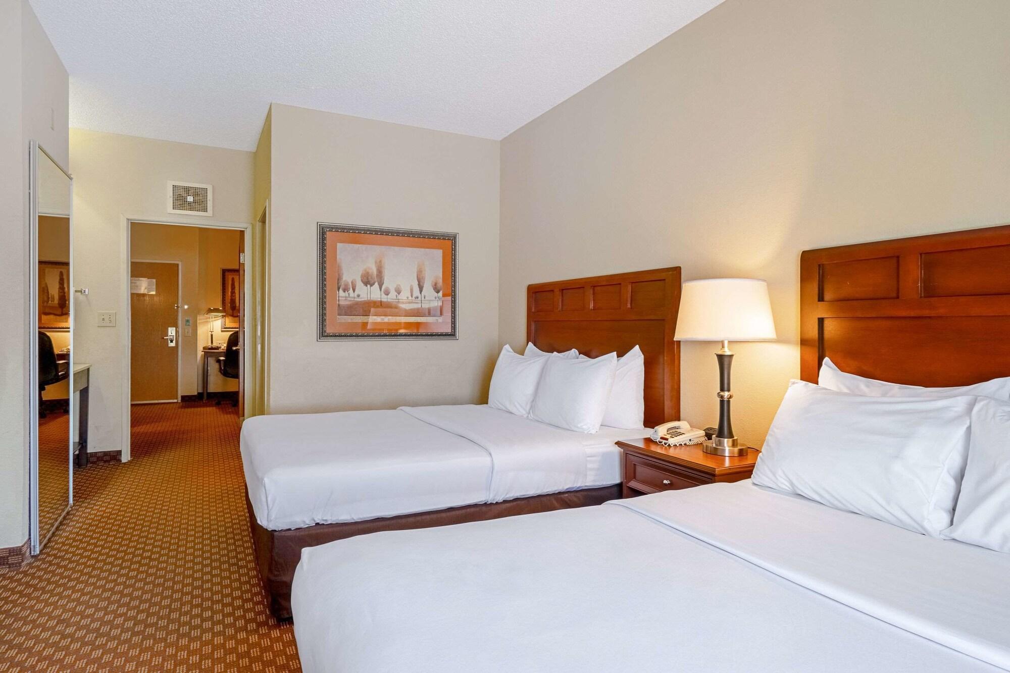 Quality Suites San Antonio Northeast Εξωτερικό φωτογραφία